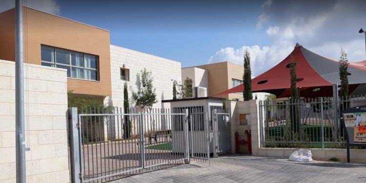 כנפי רוח בנים