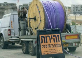 הנחת תשתית סיבים אופטיים בחריש