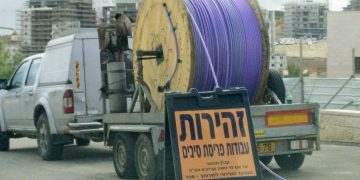 הנחת תשתית סיבים אופטיים בחריש