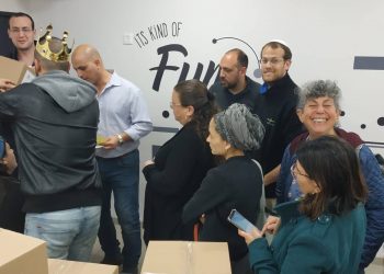 חלוקת ערכות פורים