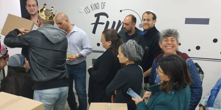 חלוקת ערכות פורים