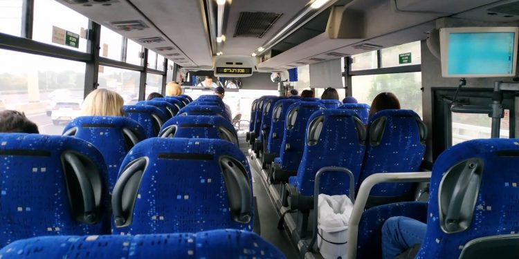 קו האוטובוס בין חריש לתל אביב