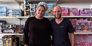 נפתחה החנות ראשונה במרכז 'מרום סנטר' ברחוב אורן