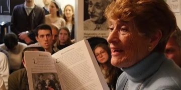 זיכרון בסלון