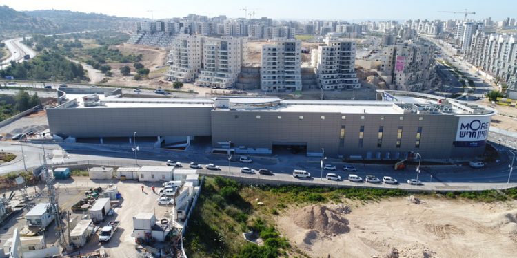 מתחם More Shop צילום: יניב מחלי