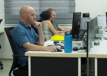 האב חריש שוכרים