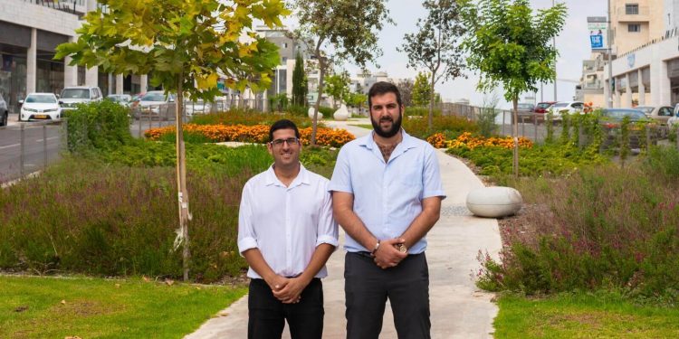 ליאור רחמים אלירן נעים בשדרה