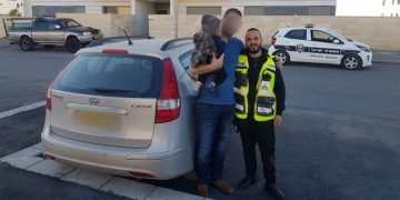 פעוט בן שנתיים מחריש ננעל ברכב חונה