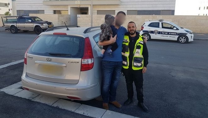 פעוט בן שנתיים מחריש ננעל ברכב חונה