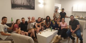 צעירי חריש נפגשים בבתים