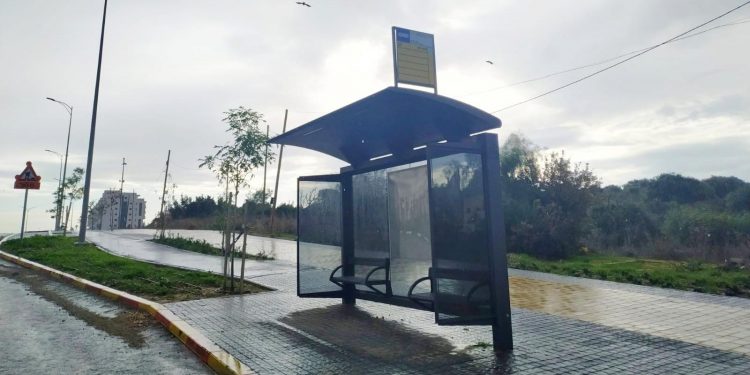 תחנת אוטובוס בדרך ארץ צאלון