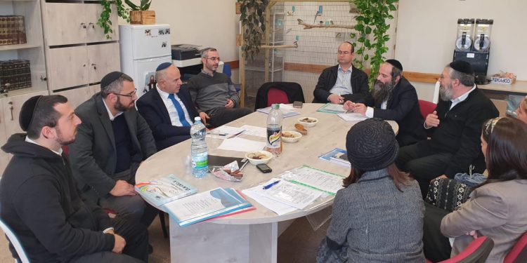 שמואל אבואב משרד החינוך בביקור בחריש