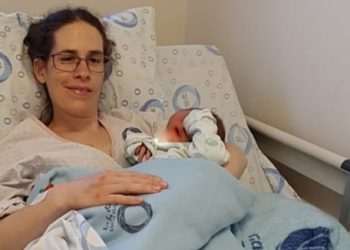 יולדת כבדת שמיעה מחריש קיבלה אישור לנוכחות מתורגמנית בחדר הלידה