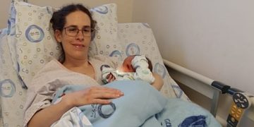 יולדת כבדת שמיעה מחריש קיבלה אישור לנוכחות מתורגמנית בחדר הלידה