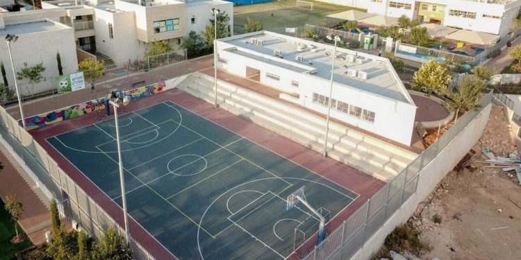 מגרש הספורט של כנפי רוח11