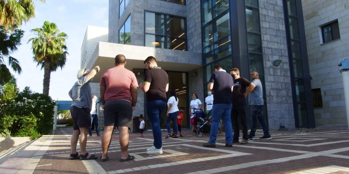 תושבי שכונת הפרחים מחאה