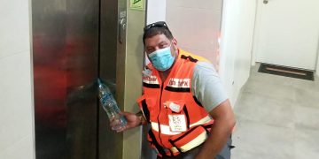 לכודים במעלית בחריש