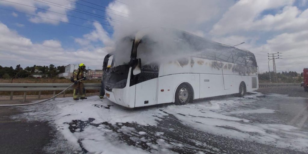 אוטובוס שרוף צילום כב"ה