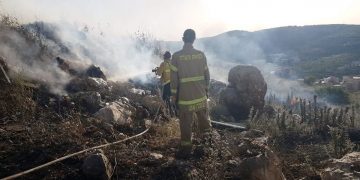 שריפת קוצים ליד חריש