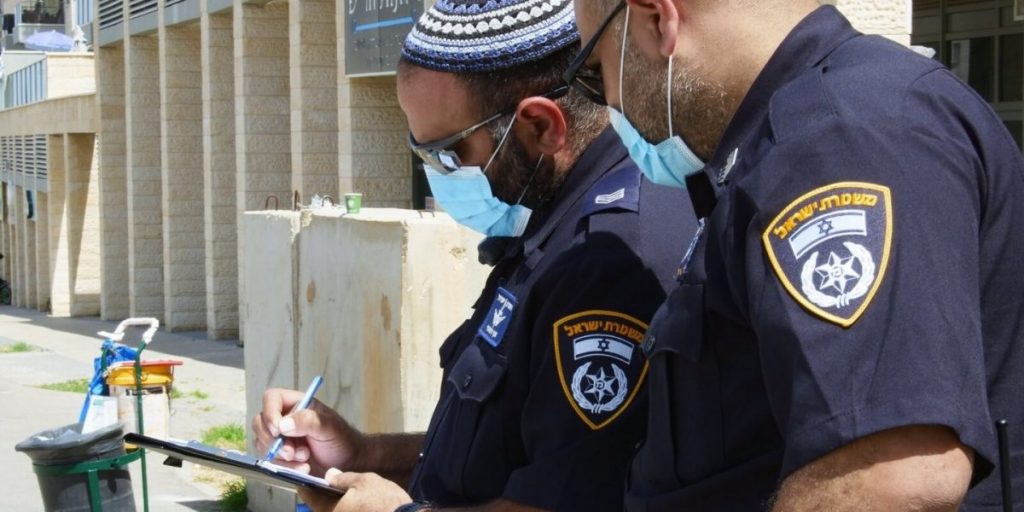 משטרת ישראל מחלקת דוחות קנסות חנייה חניה . צילום: לידור שקד