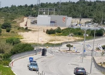 תחנת משנה חברת החשמל בכניסה