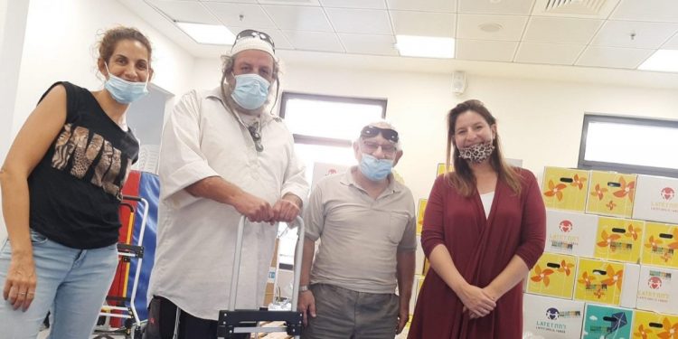 חלוקת סלי מזון לראש השנה