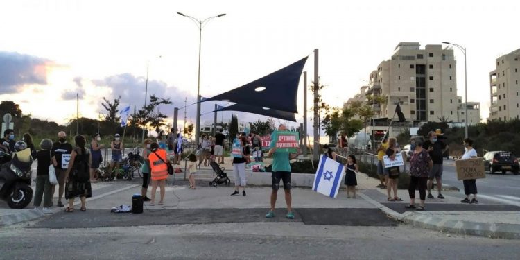 הפגנה סגר קילומטר דגלים שחורים קריים מיניסטר