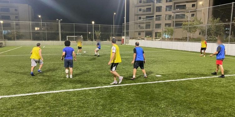 קבוצת "שלישי בכדורגל", שיחקה במגרש ביום שני האחרון. צילום: גבריאל פינקלשטיין