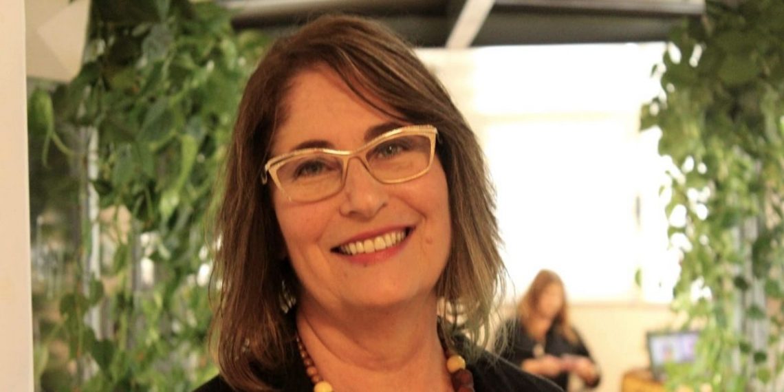 דבורה אירית אלון