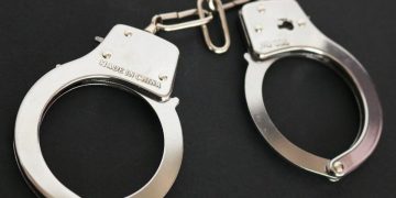 הנאשם במעשים מגונים נעצר בחשד להפרת תנאי מעצרו