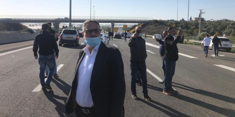 כביש 6 נחסם לתנועה בעקבות שיירת מחאה נגד האלימות בחברה הערבית