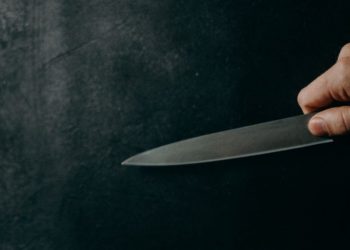 סכסוך שכנים דקירה