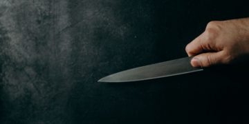 סכסוך שכנים דקירה