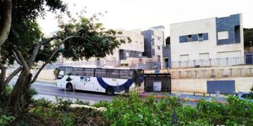 אוטובוס תחבורה ציבורית