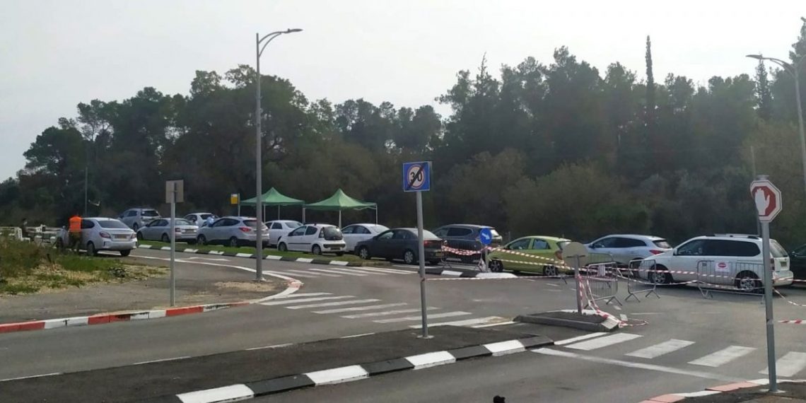 נוהרים למתחם בדיקות הקורונה בעיר