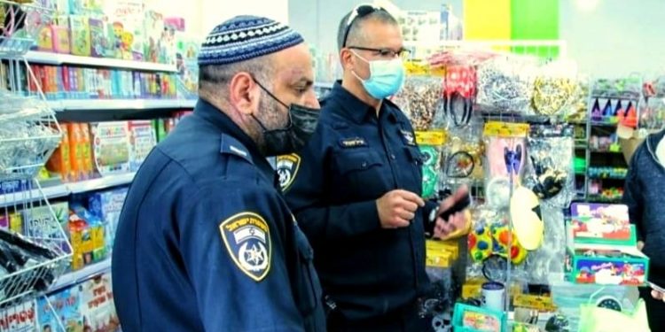 משטרה פורים צעצועים מסוכנים זיקוקים נפצים