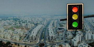 רמזור, קורונה, עיר אדומה