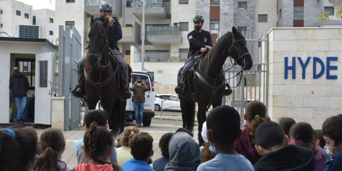 תלמי רון, פרשים סוס משטרה