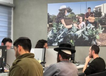 קבלת קהל במוקד שירות לקוחות בתקופת טרום קורונה