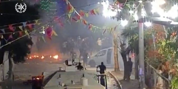 הפרות סדר בג'סר צילום דוברות המשטרה מבצע שומר החומות 12/5/21