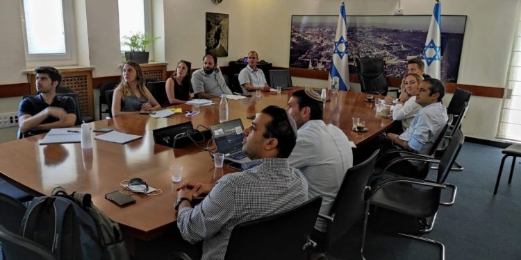 עידית ינטוב פגישה עם בכירי משרד האוצר