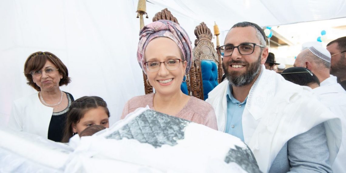 יצחק קשת שלי קשת ברית מילה צילום: מור שקיפי לאטי