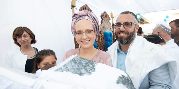 יצחק קשת שלי קשת ברית מילה צילום: מור שקיפי לאטי