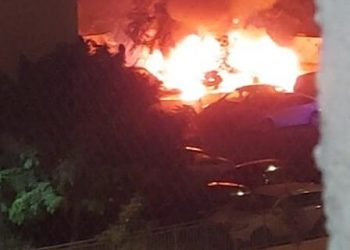 רכב עלה באש הצתה רחוב תאנה