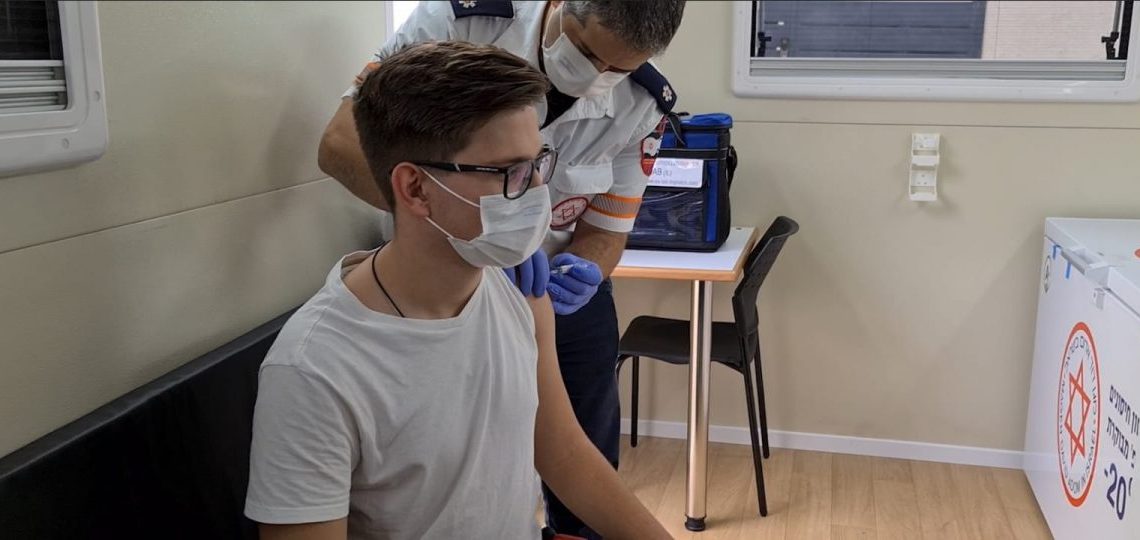 מתחם חיסונים צילום: דוברות מד"א