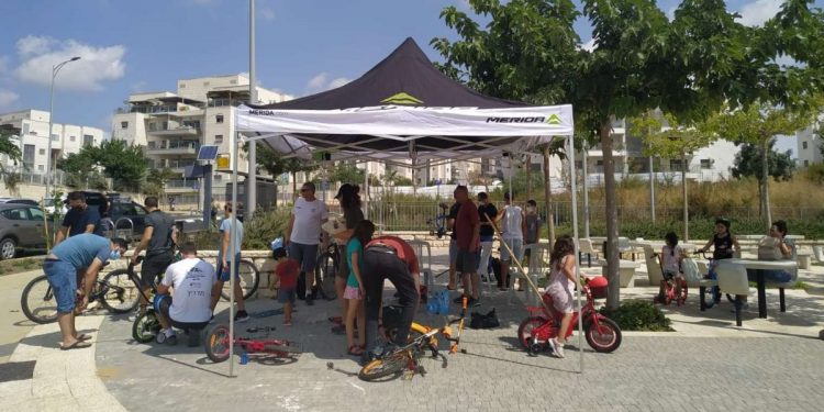 רוכבי חריש אופניים יום כיפור