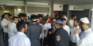 בצוותא: המשטרה אכפה את הצו לסגירת בית המדרש ונתקלה בהתנגדות