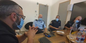 מימין: שחר עזרא, רפ"ק ראפת עזאם, סנ"צ דודי רוזנטל; צילום: דוברות עיריית חריש