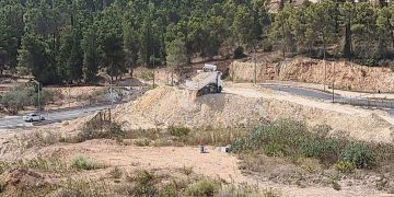 פסולת בנייה מול רחוב סביון שכונת הפרחים במגרש של הקאנטרי קלאב דודי בלסיאנו