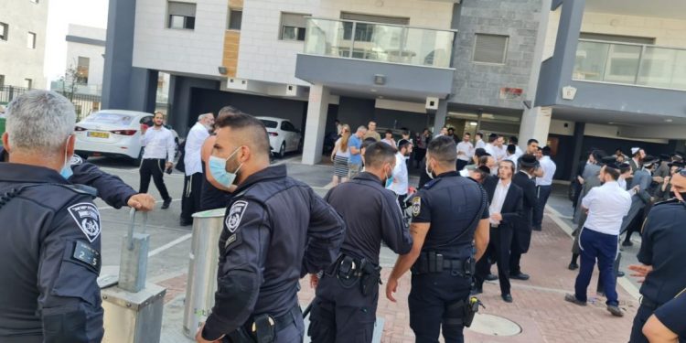 בצוותא: המשטרה אכפה את הצו לסגירת בית המדרש ונתקלה בהתנגדות